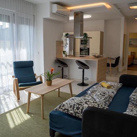 Sunshine Apartman With Free Parking 杰尔 外观 照片